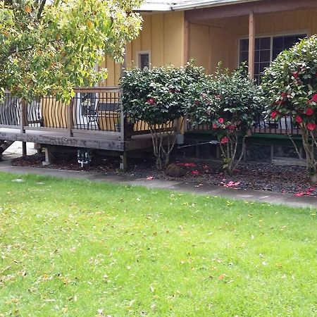 Redwood Inn Willits Eksteriør bilde