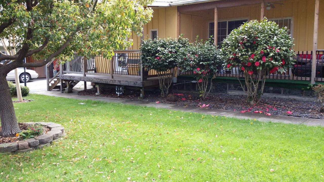 Redwood Inn Willits Eksteriør bilde