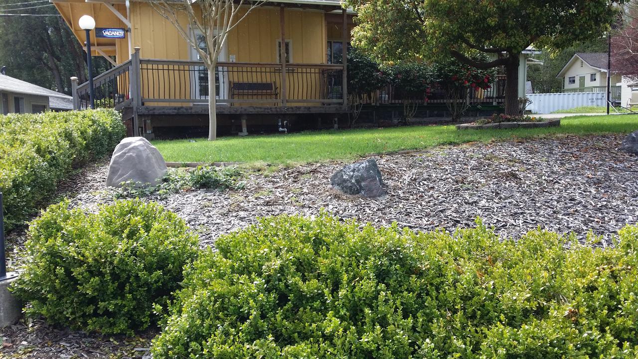Redwood Inn Willits Eksteriør bilde