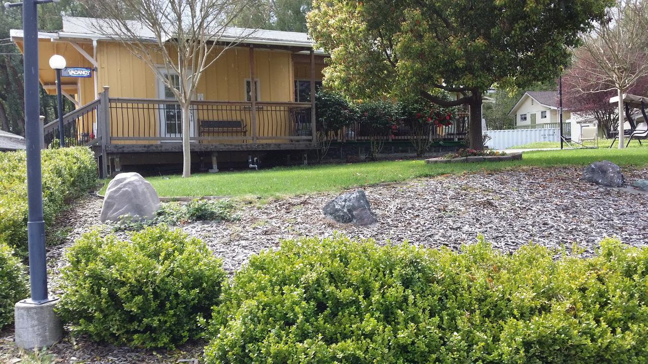 Redwood Inn Willits Eksteriør bilde